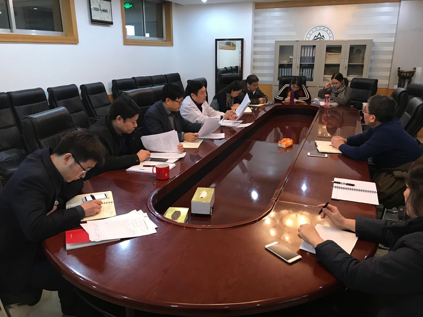 口腔医学院召开支部书记会议布置“学习宣传贯彻党的十九大精神，加快建设世界一流大学”专题研讨工作