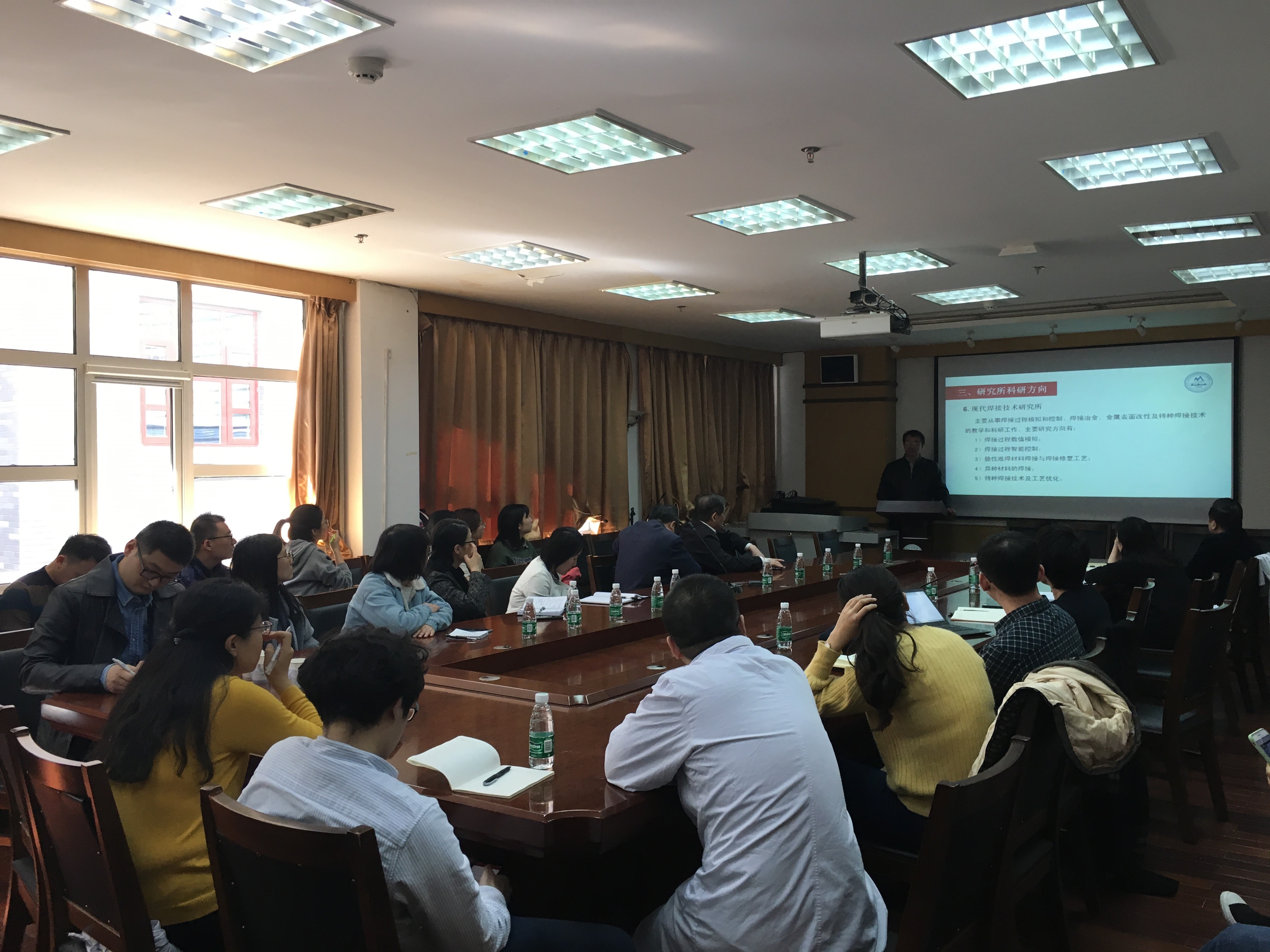 口腔医学院成功举办医工交叉学科座谈会